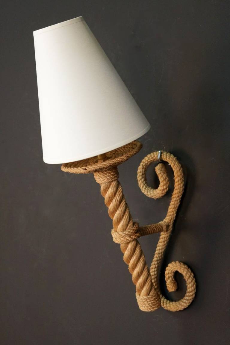 Pair of 1950s 'Torch' sconces by Adrien Audoux and Frida Minet.
School of Nice (France). In rope with one lighted arm per sconce.
New lamp shade.