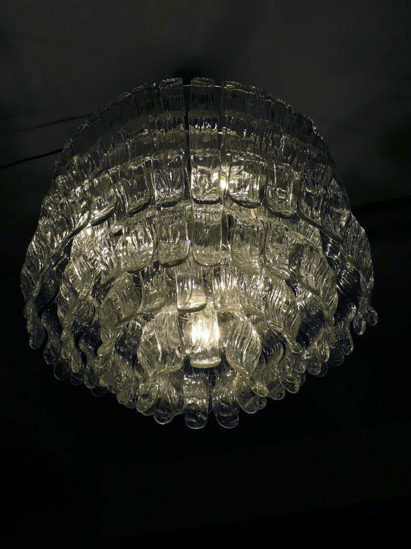 Amazing and elegant handblown Murano chandelier by Barovier & Toso, 1970.
96 glass,

seven lights,

Ten items available.