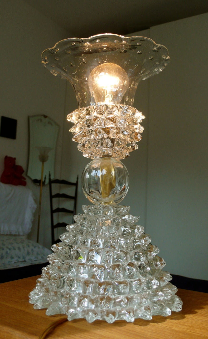 Magnificent pair of Ercole Barovier lamps, 1940.

Rostrato and bullicante glass.

Measures: Height 35cm,

width 22cm.