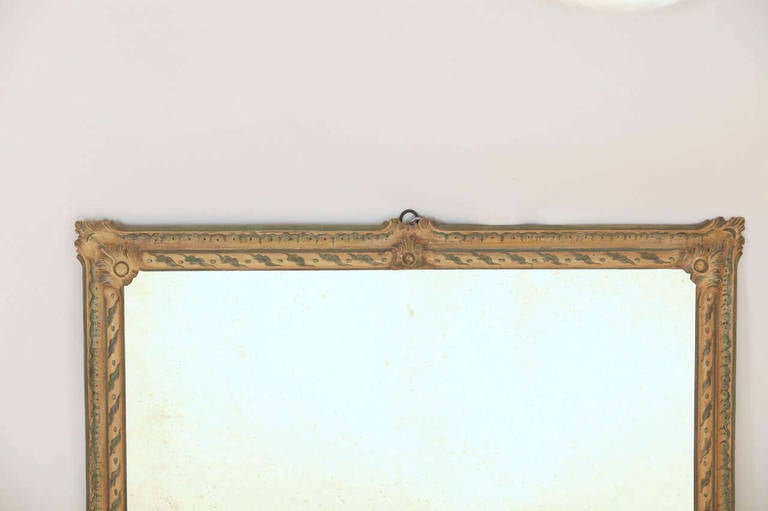 Paire de miroirs italiens du XVIIIe siècle en ivoire sculpté et peint en bleu pâle.