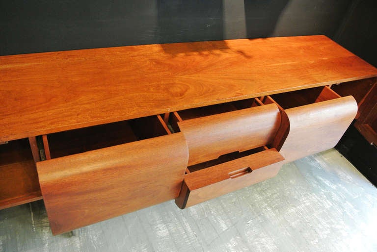 M.F. Harty for Stow Davis Walnut And Stainless Steel Credenza In Good Condition In Mexico, D.F.