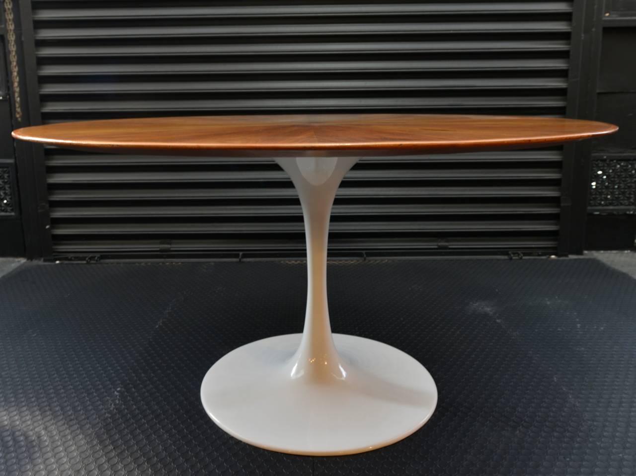 Eero Saarinen Tulip Table 1