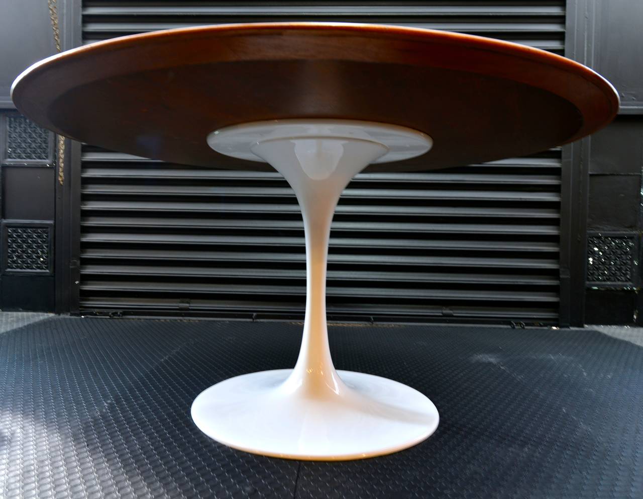 Eero Saarinen Tulip Table 2