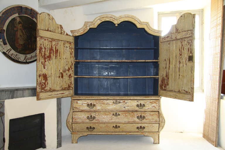 Majestic Buffet Deux-Corps, Gustavian Style, 18th Century, patinated pine wood In Good Condition In Ramatuelle, IDF