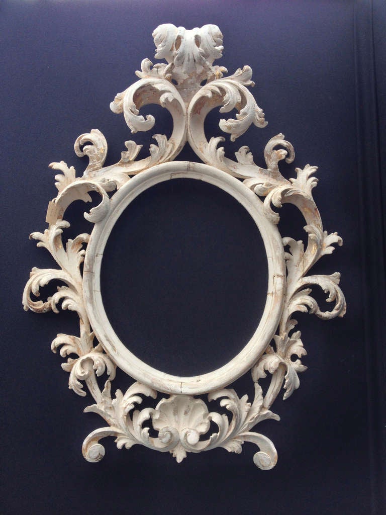 Beautiful Italian boisierie from the eighteenth century. All about curves, this item is made out of wood finely carved with floral patterns, painted and patinated in sandy and golden shade. An outstanding piece for framing, or simply decorative.