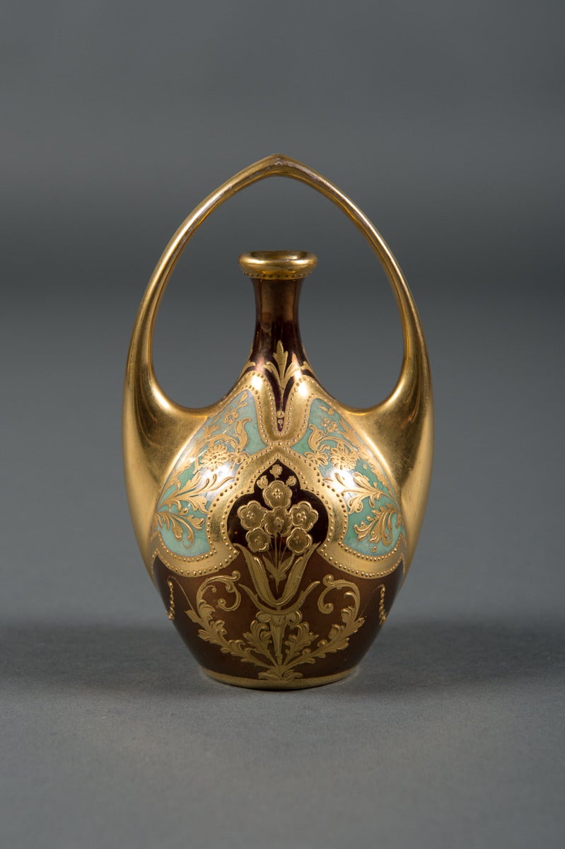 Austrian Antique Royal Vienna Style Iridescent Porcelain Vase Depicting Marie Antoinette For Sale