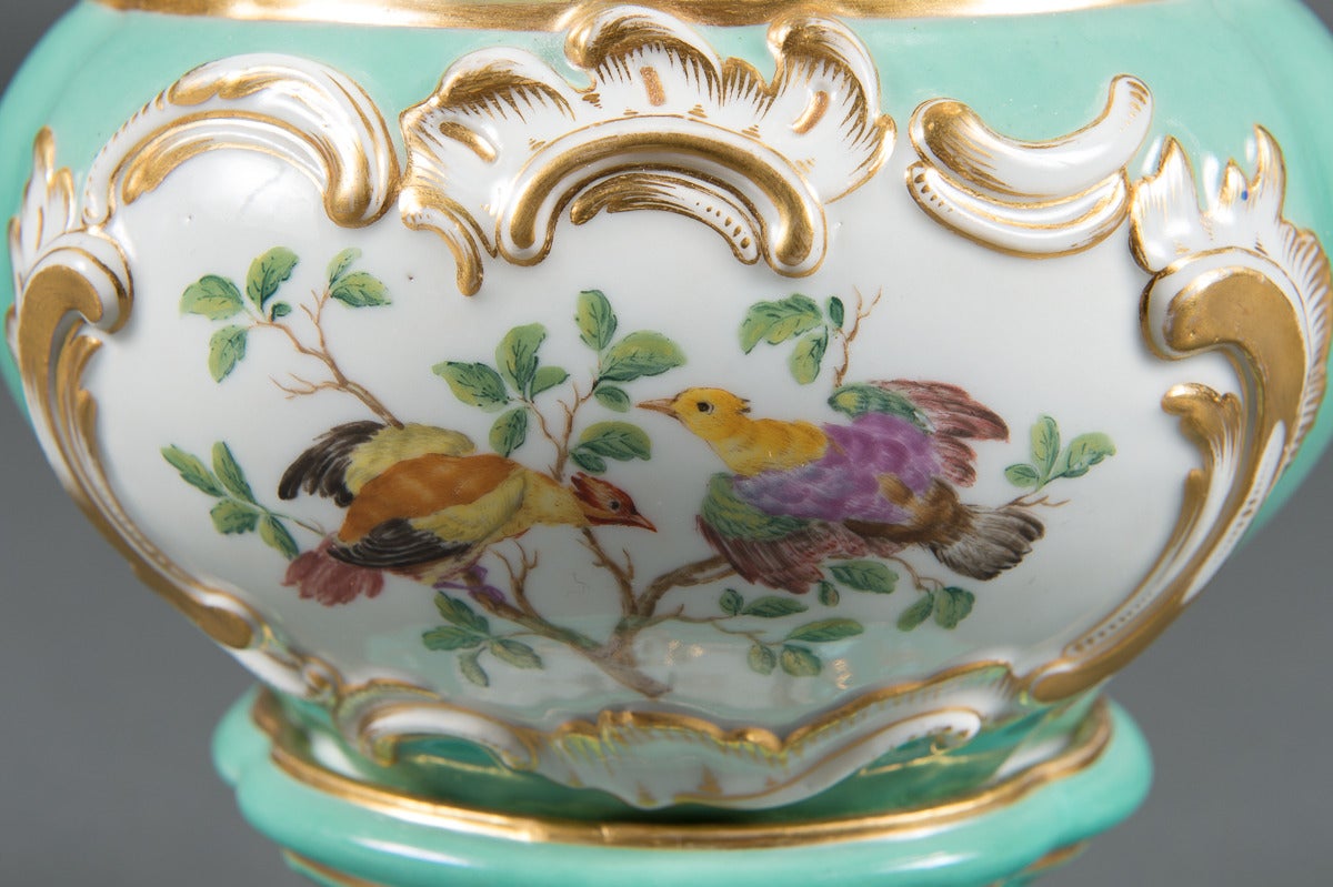 Ein schönes Paar deutscher Meissener Porzellanvasen des 19. Jahrhunderts (Deutsch) im Angebot