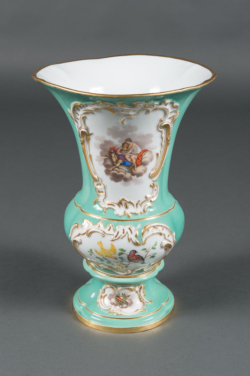 Ein schönes Paar deutscher Meissener Porzellanvasen des 19. Jahrhunderts im Angebot 2