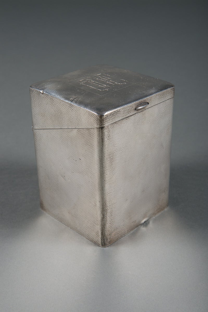 An American Made Sterling Silver 950 Hammered Cigar Humidor Box
Age: 20th Century
Origin: United States
Marked: Sterling 925
Dimensions: Height: 7