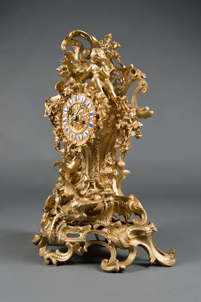 Eine figurale französische Uhr aus vergoldeter Bronze.

Frankreich, ca. 1890

Abmessungen: Höhe: 25