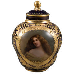 Vase en porcelaine peinte irisée de style royal de Vienne, avec couvercle