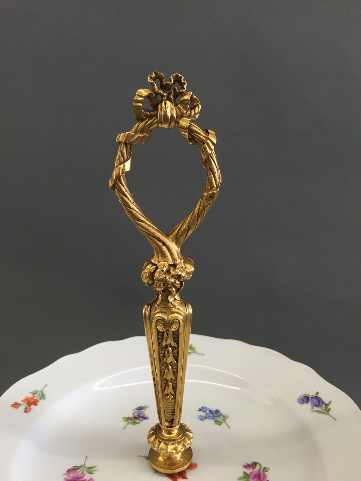 Pair of 19th Century Meissen Porcelain Two-Tier Dessert Dishes with Gilt Bronze In Good Condition For Sale In Los Angeles, CA