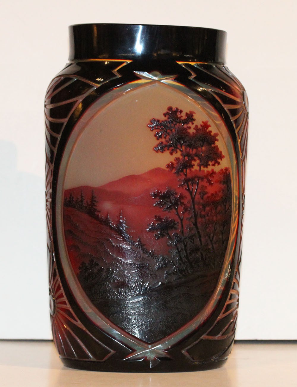 Große französische d'Argental-Vase aus rotem Kamee-Glas, handgeätzt