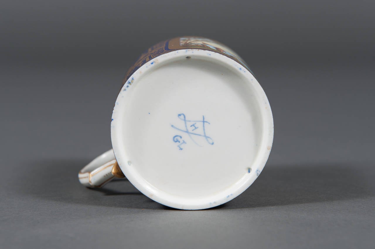 Assiette de rangement et soucoupe en porcelaine de Sèvres du 19ème siècle peinte à la main en vente 5