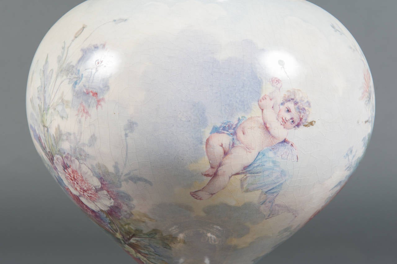Jarrón con tapa de porcelana pintado a mano al estilo francés de Sevres en venta 3