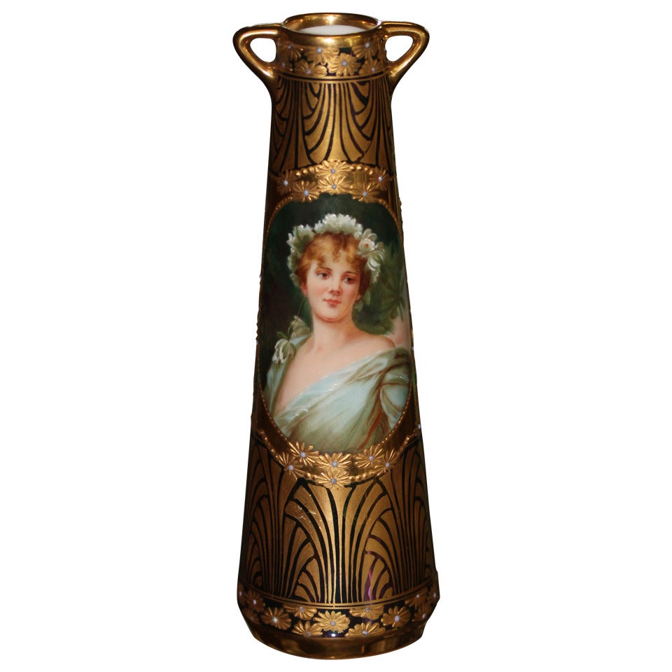 Vase Art nouveau allemand de Dresde représentant une jeune femme, signé, en très bon état en vente