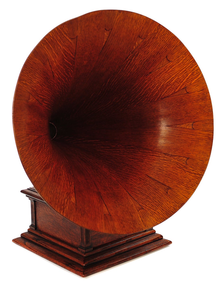 Victor Talking Machine Type Three, Original 1908 Phonograph with Oak Horn 2