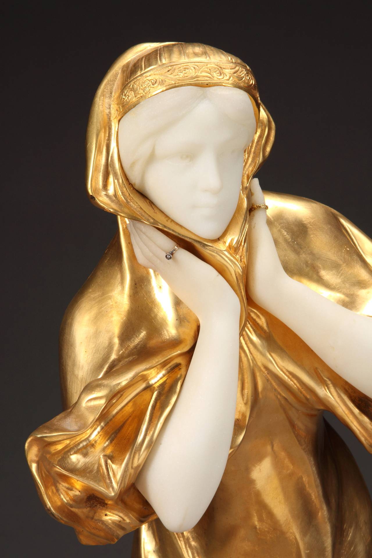 An Italian Ormolu Bronze and White Marble Sculpture of Coupe de Vent In Excellent Condition In Los Angeles, CA