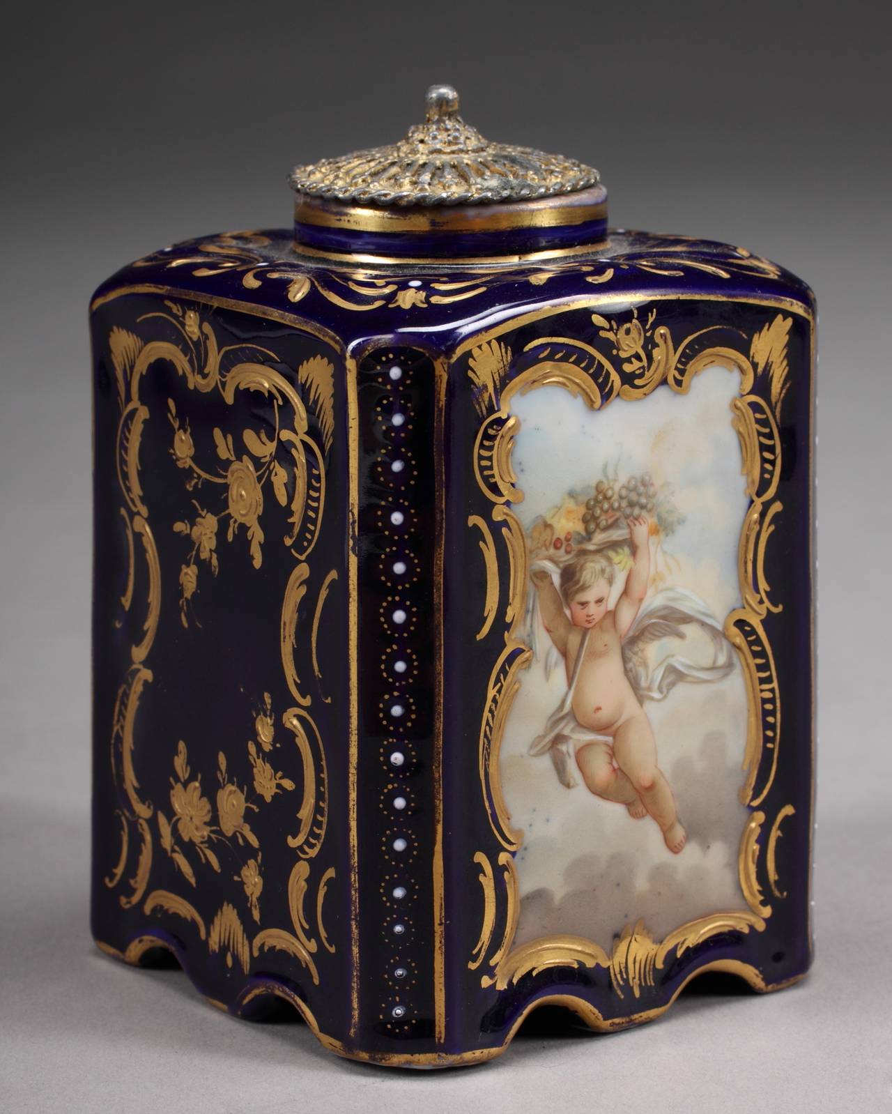 Austrian Royal Vienna Style Hand-Painted Lidded Jar of Diana the Huntress In Excellent Condition For Sale In Los Angeles, CA