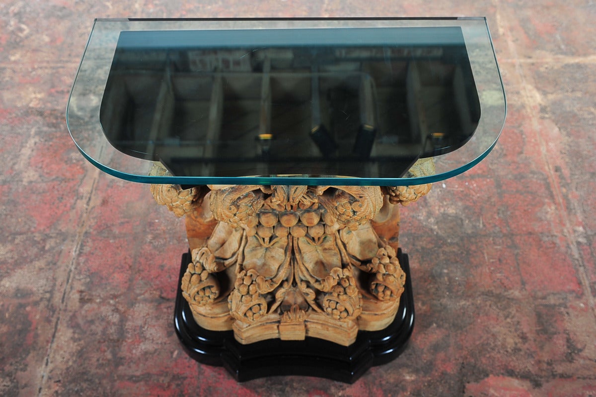 A Pair of 16th century Italian renaissance carved corinthian capitals, made into matching consoles. 

Period: 16th century.

Origin: Italy

Consoles Dimension: 
Height: 34