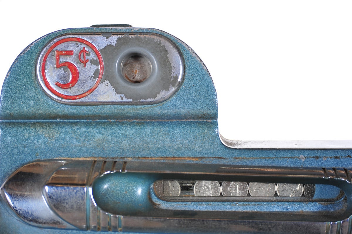 Buckley 5c Slot Machine Original Art Deco In Excellent Condition In Los Angeles, CA