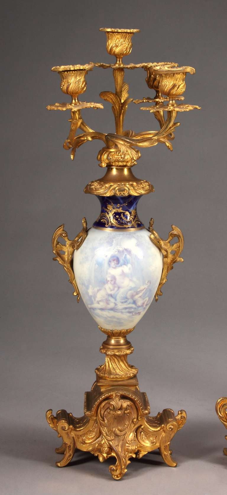19. Jahrhundert Französisch Sèvres Stil Figural Garnitur Uhr Set im Angebot 1