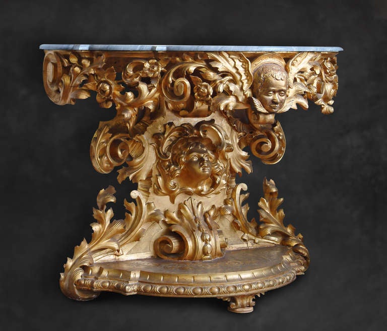 Monumentale italienische Konsole und Spiegel aus geschnitztem vergoldetem Holz (Italienisch) im Angebot