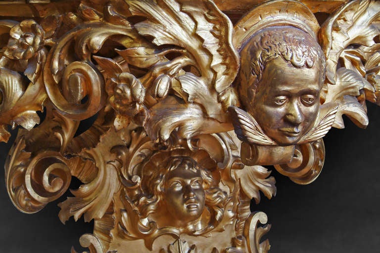 Monumentale italienische Konsole und Spiegel aus geschnitztem vergoldetem Holz im Zustand „Gut“ im Angebot in Los Angeles, CA