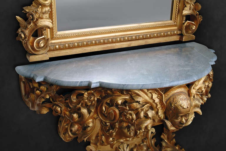 Monumentale italienische Konsole und Spiegel aus geschnitztem vergoldetem Holz (19. Jahrhundert) im Angebot