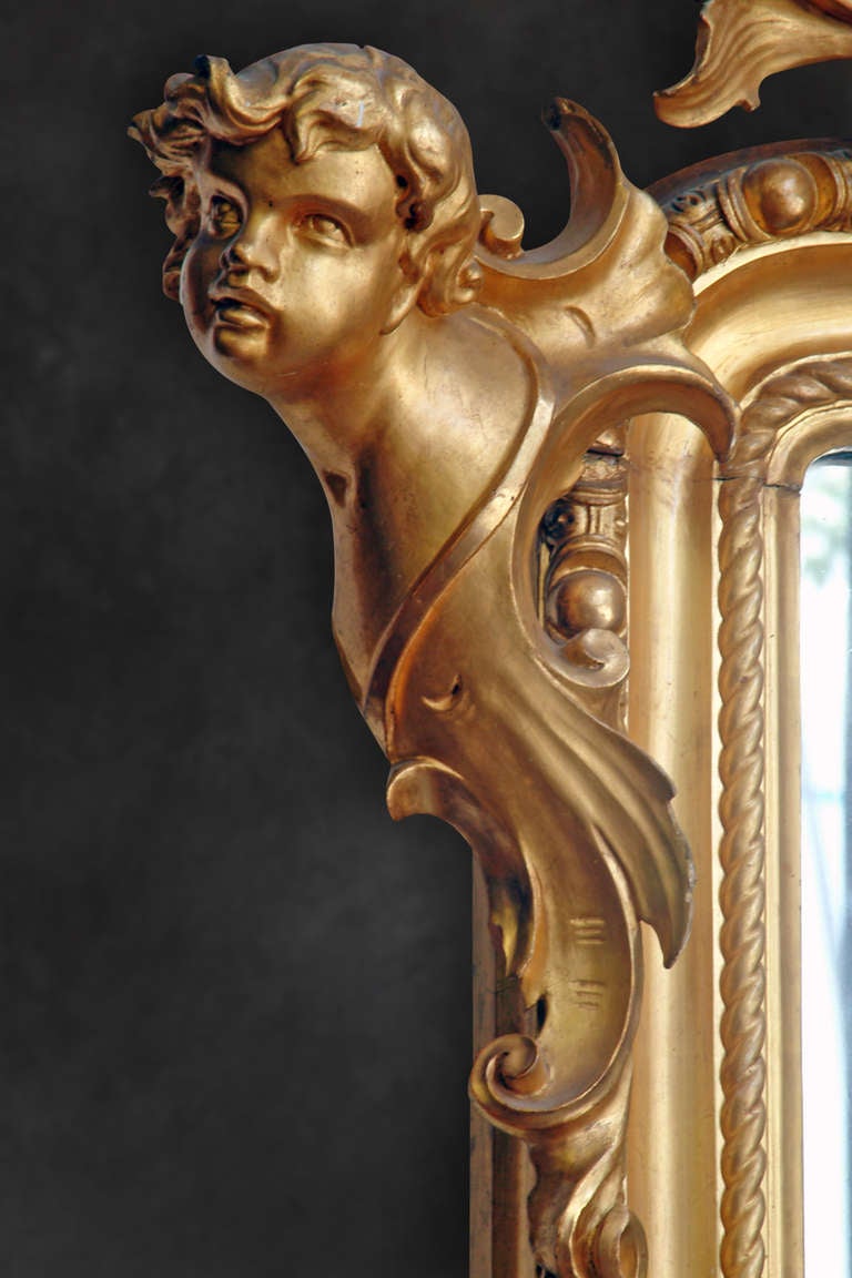 Monumentale italienische Konsole und Spiegel aus geschnitztem vergoldetem Holz im Angebot 1