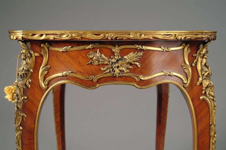 A Very Fine French Ormolu Mounted Kingwood Vitrine Table By Francois Linke In Excellent Condition In Los Angeles, CA