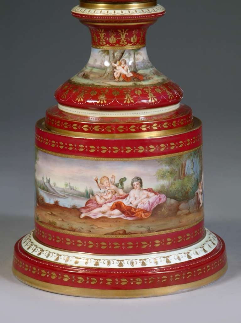 XIX secolo Grande Vienna Reale Austriaca  Vaso a balaustro in porcellana dipinto a mano in vendita