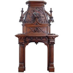 Rare cheminée de style gothique anglais en noyer très sculpté et polychromé A.I.C. 1860