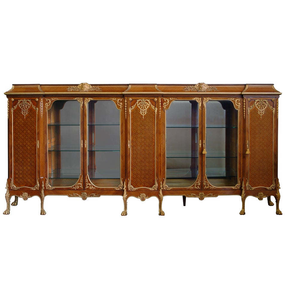 Exceptional gilt bronze mounted vitrine by Manoy - 12 feet long For Sale