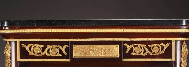 Eckschrank im Louis-XV-/XVI.-Stil mit Goldbronze-Montierung (Französisch) im Angebot