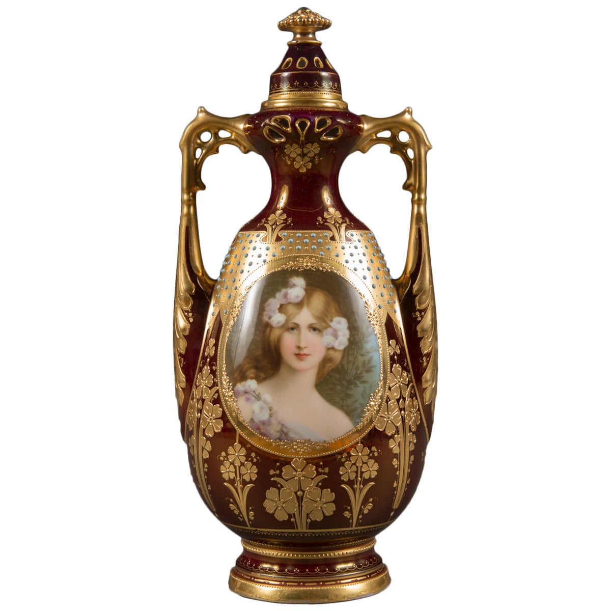 Vase portrait en porcelaine royale de Vienne, irisé et orné de bijoux en vente