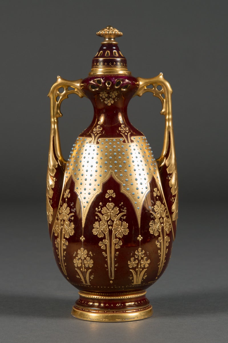 Magnifique vase portrait ancien en porcelaine Royal Vienna peint à la main et portant le nom de 