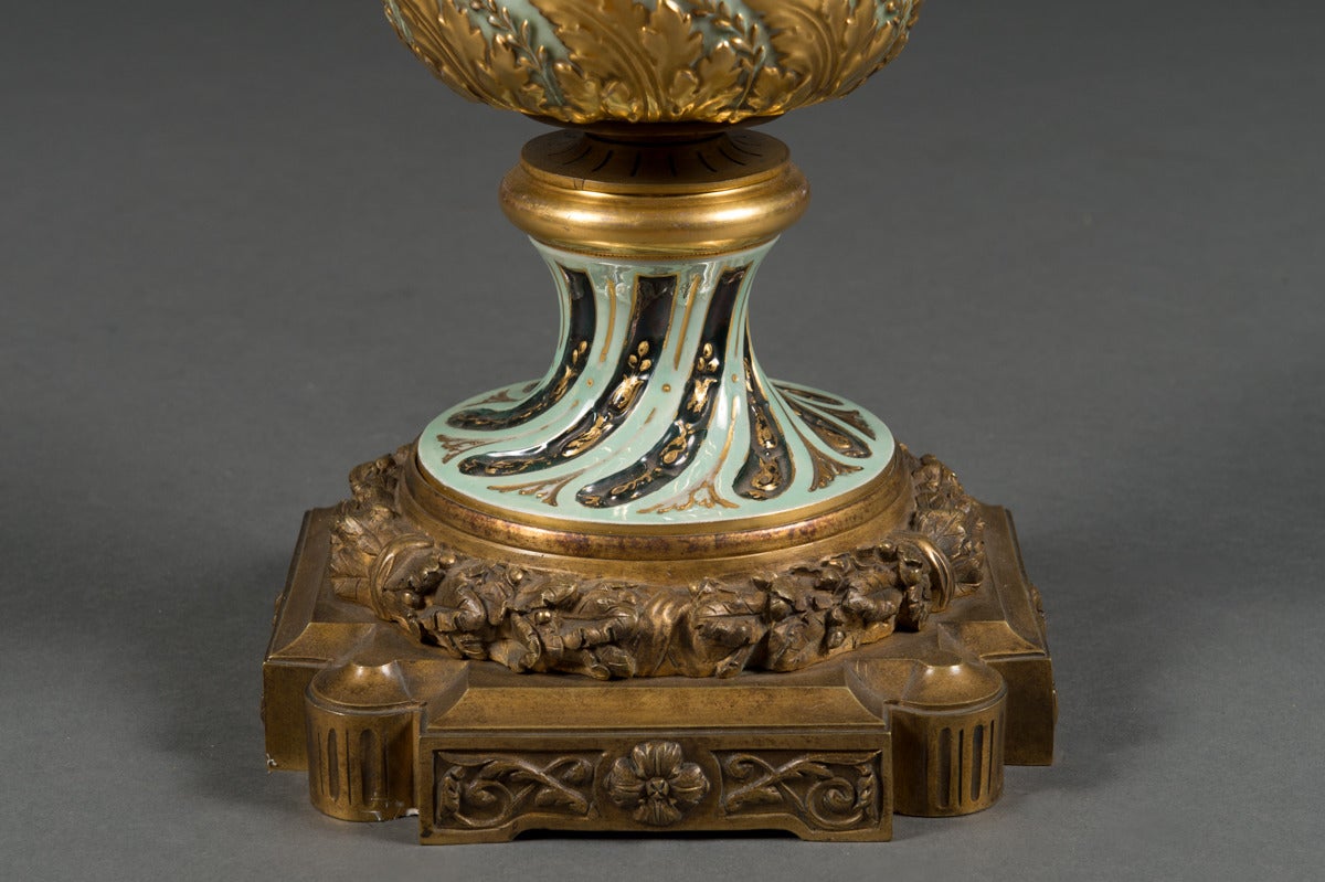 Gran jarrón cubierto con montura de bronce de la Real Viena austriaca, hacia 1890 siglo XIX en venta