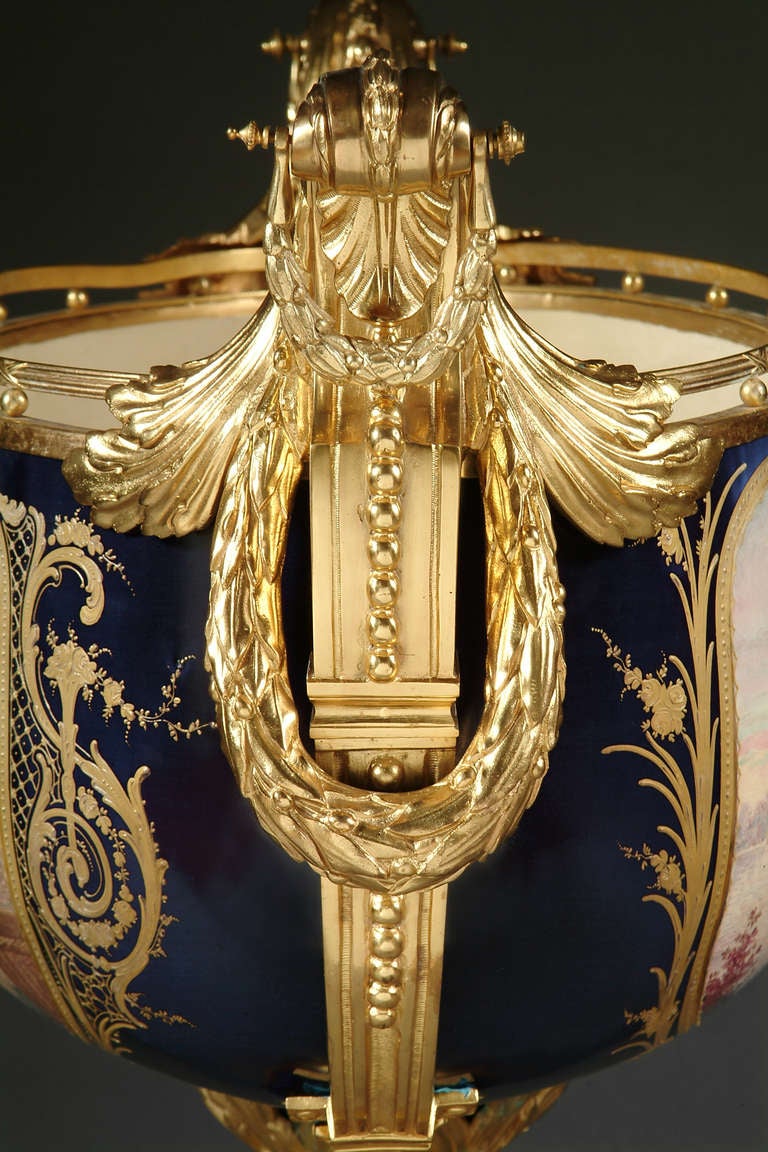 Porcelaine Centre de table monumental de style Sèvres français du 19ème siècle en vente
