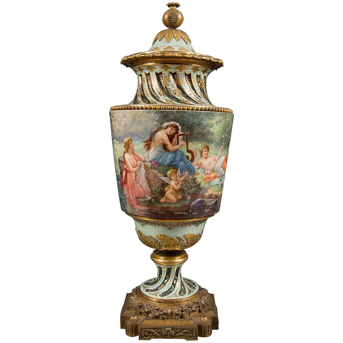 Gran jarrón cubierto con montura de bronce de la Real Viena austriaca, hacia 1890