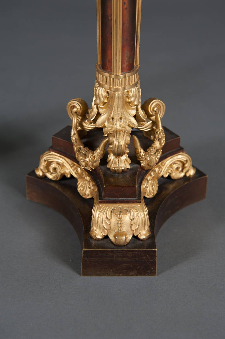 Paar französische, vergoldete Bronzekandelaber im Louis-XVI.-Stil des 19. Jahrhunderts im Angebot 2