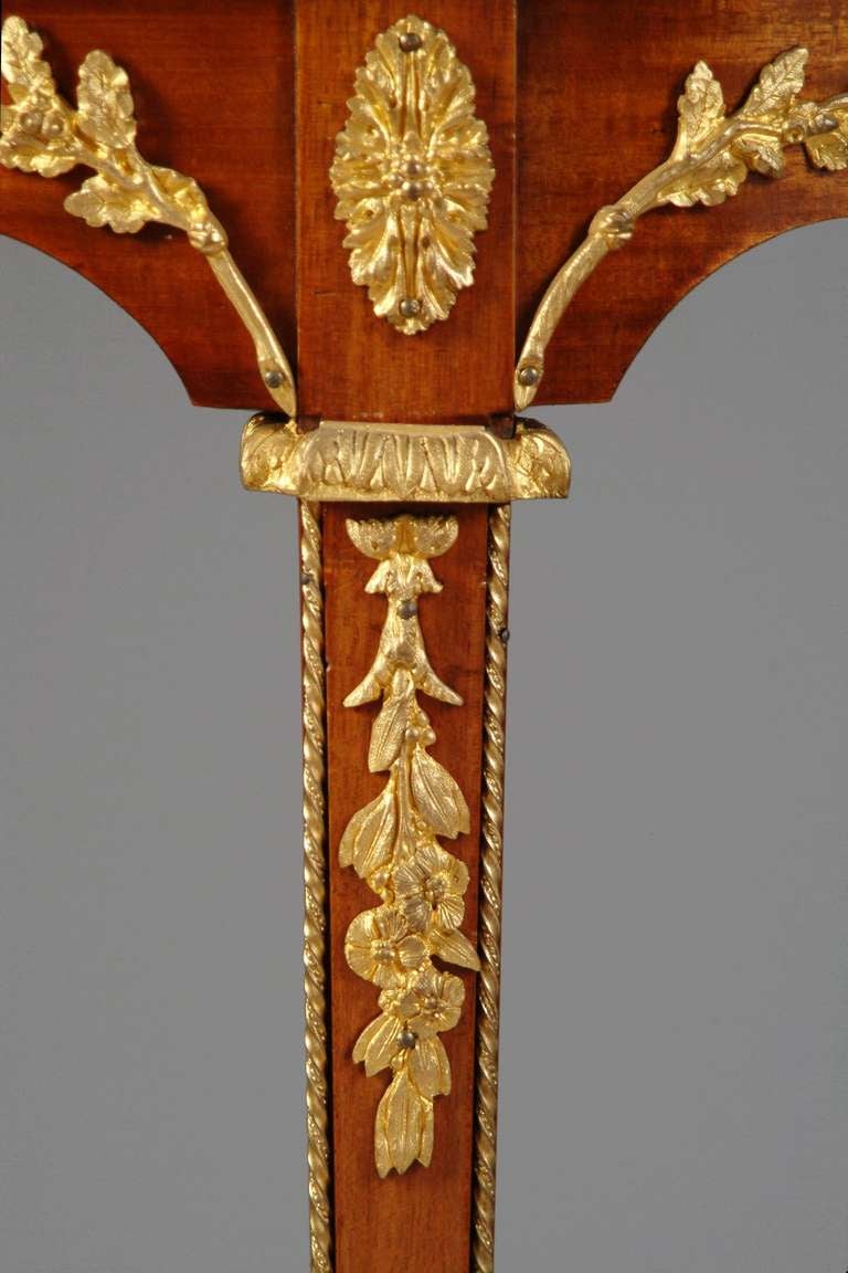 Mesa auxiliar francesa de dos pisos de madera de rey con montura de bronce, attr E. Zwiener, 1880 en Excelente estado para la venta en Los Angeles, CA