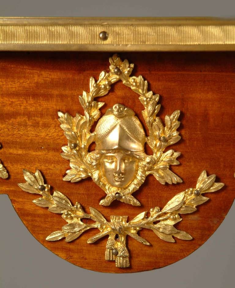 Mesa auxiliar francesa de dos pisos de madera de rey con montura de bronce, attr E. Zwiener, 1880 Bronce en venta