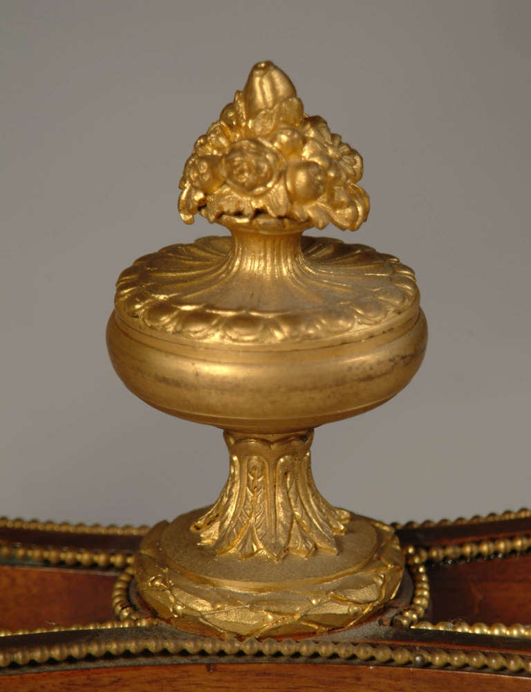 Mesa auxiliar francesa de dos pisos de madera de rey con montura de bronce, attr E. Zwiener, 1880 en venta 1