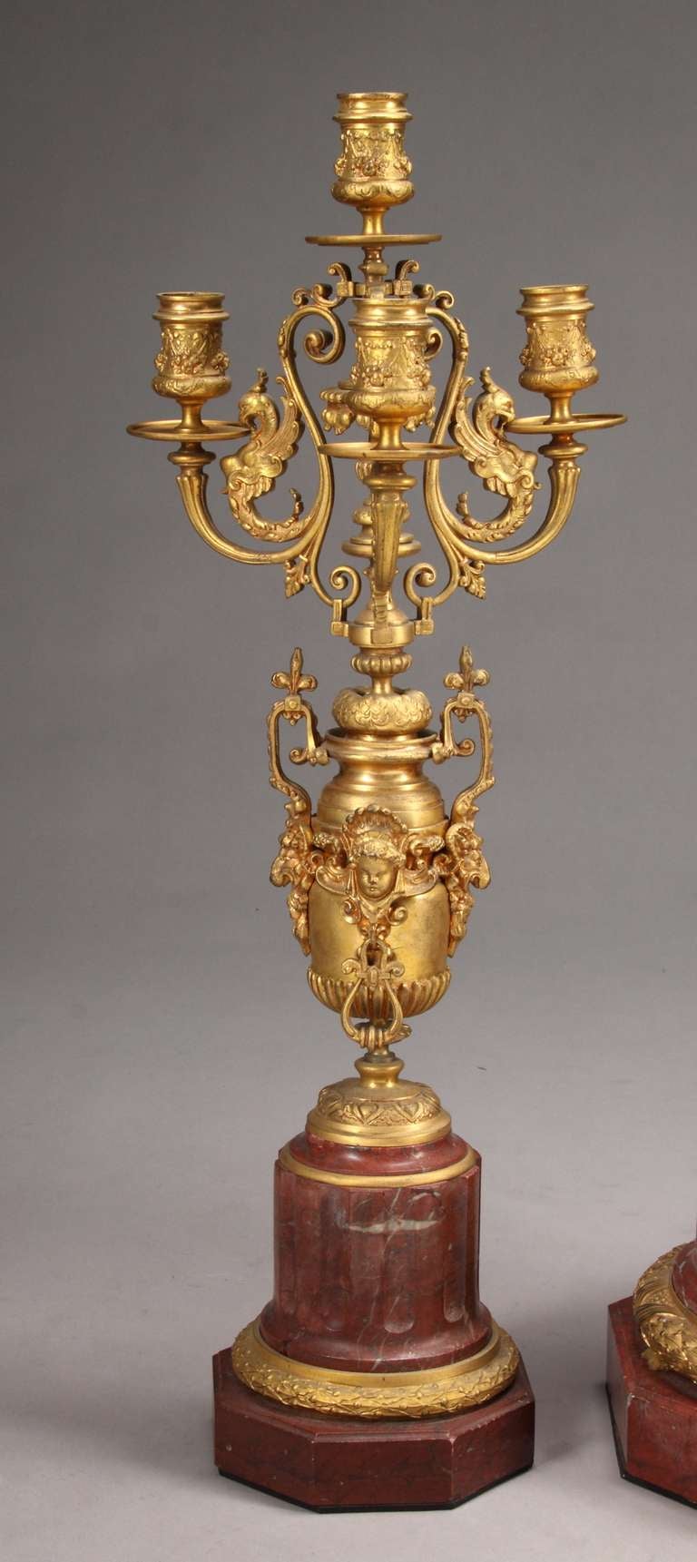 XIXe siècle Ensemble d'horloges françaises anciennes en bronze doré et marbre rouge en vente