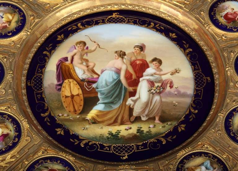 Guéridon en porcelaine royale autrichienne de Vienne du 19ème siècle Bon état - En vente à Los Angeles, CA