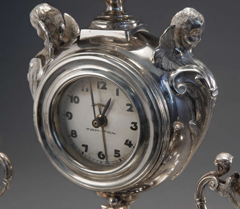 Horloge française en argent sterling et support à encre, datant d'environ 1875, marque Minerva en vente 3