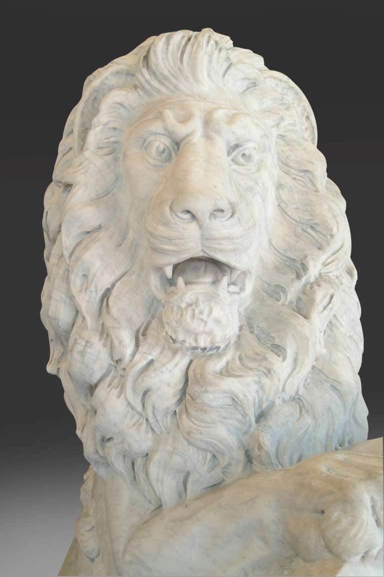 Marbre Paire de lions grandeur nature en marbre ancien d'après Joseph Gott en vente