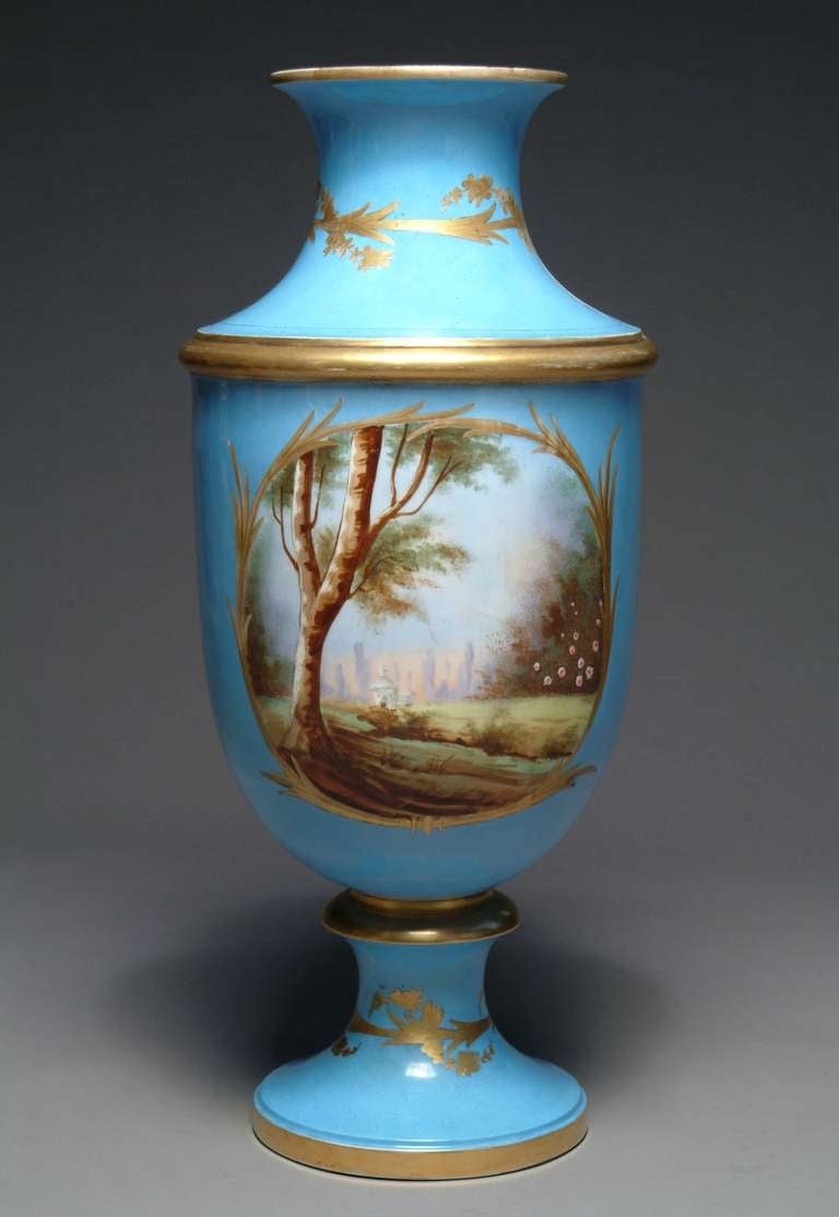 Peint à la main Vase français du 19ème siècle en porcelaine turquoise de style Sèvres peint à la main en vente