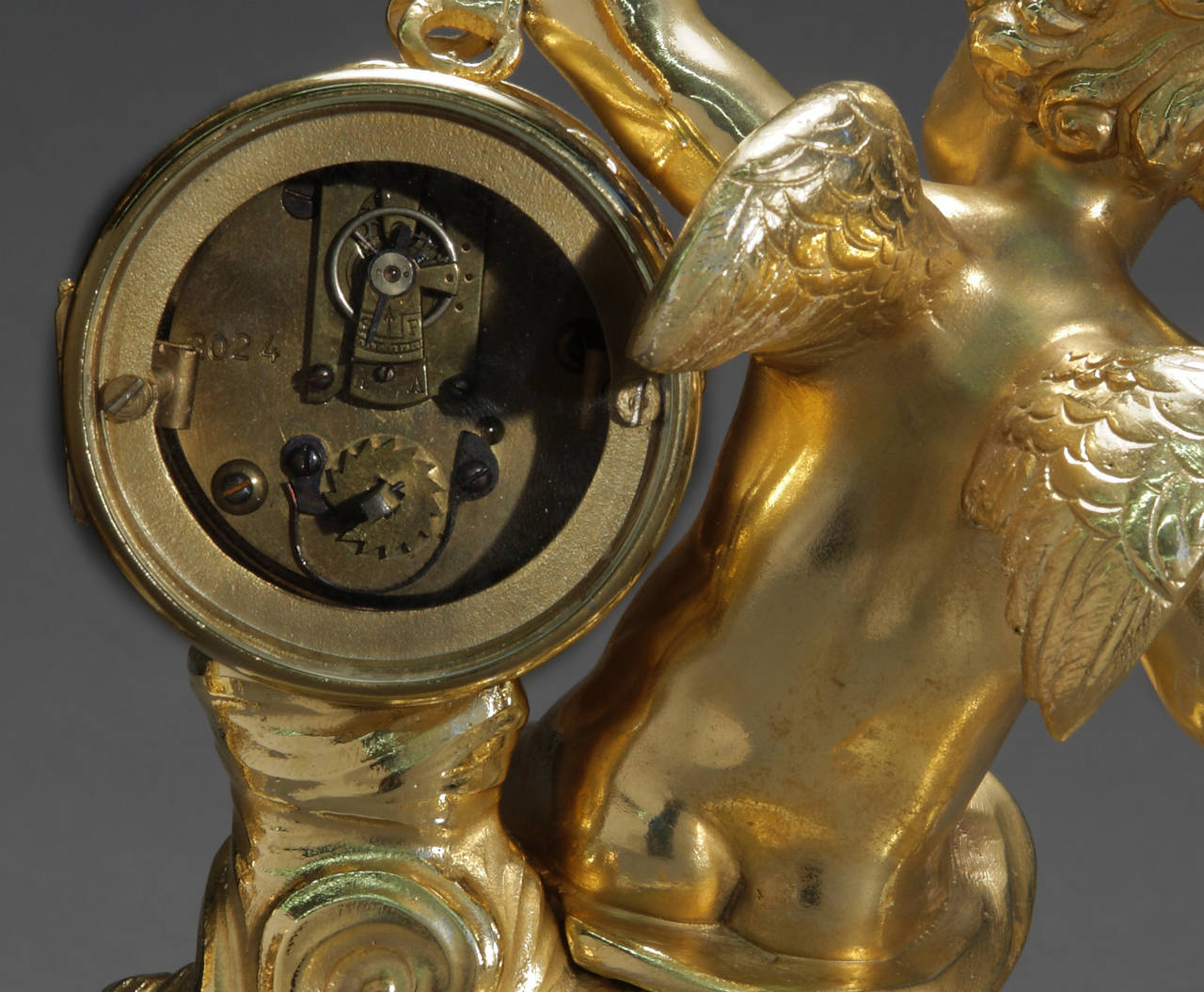Un Reloj Francés de Bronce Ormolu de Estilo Luis XVI Garniture siglo XIX en venta